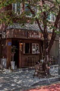 Hugo Saloon: When Seoul Does the Wild West