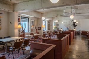 Hongrard 4 Suwon: A Piece of the American West Hiding on the 4th Floor