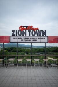 Zion Town Jongno: Seoul’s Retro Multi-Floor Burger & Music Destination