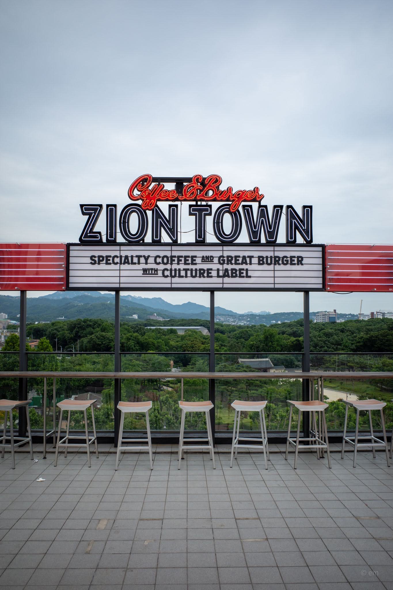 Zion Town Jongno: Seoul's Retro Multi-Floor Burger & Music Destination R0012204