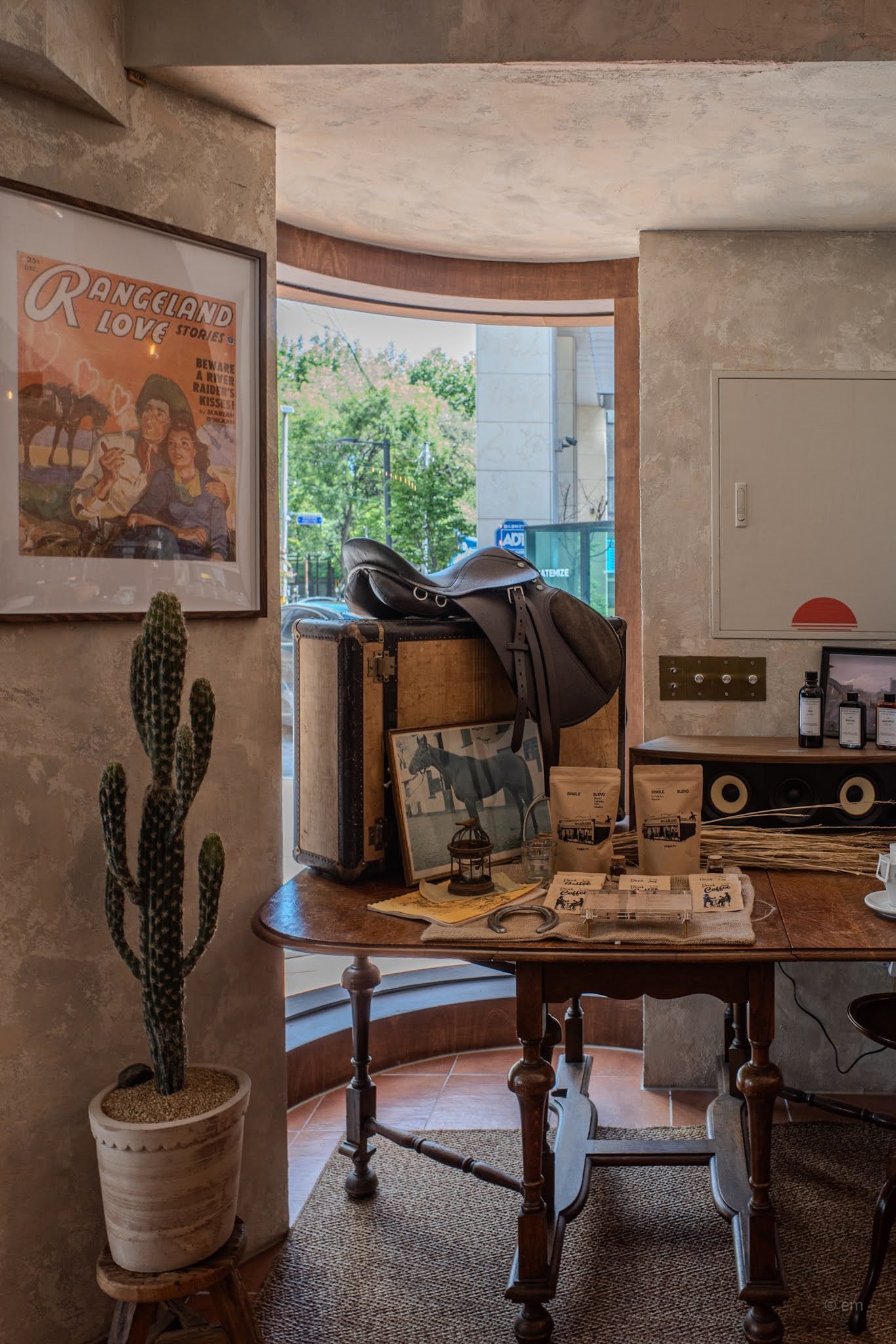 MAKON: A Western Saloon Hiding in Plain Sight in Dangsan R0011568