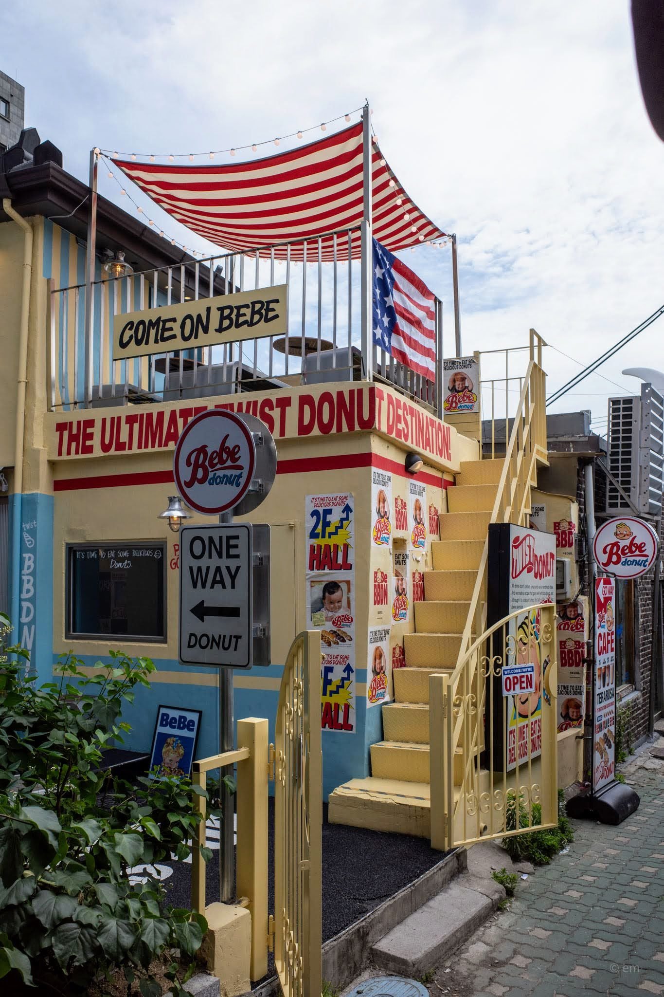 Bebe Donut Ikseon: Where Old Seoul Meets Retro Americana R0012090